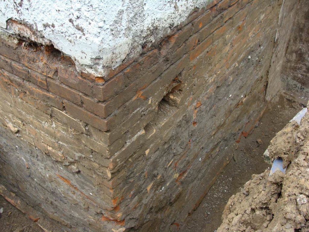 Foundation crack repare walls made of brick